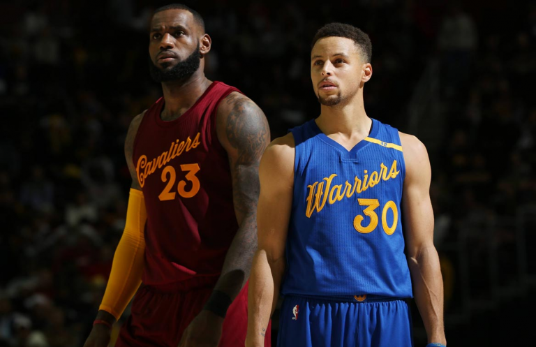 Κάρι εναντίον Λεμπρόν με το βλέμμα…στο ”στέμμα”