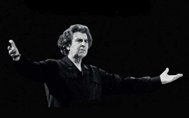 Ο Μίκης στο λευκό πανί