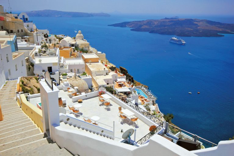 Ωδή στη Σαντορίνη – Ελύτη οπτική και βλέμμα