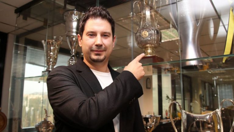 Μόνος γίνεσαι Κανένας
