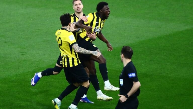Στην Κερκίδα: Ολυμπιακός vs ΑΕΚ, playoffs