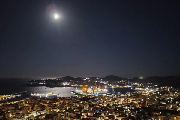 Άνω Σύρος. Καλοκαίρι 2026. Φωτογραφία από τον Τάσο Τριβουλίδη
